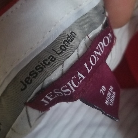 Beautiful Red Cropped Pants - Picture 2 of 2